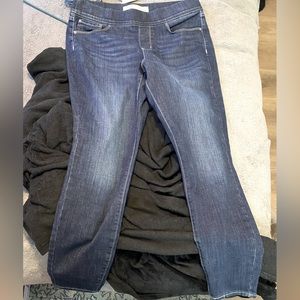 LEVI SIGNATURE PULL ON JEANS